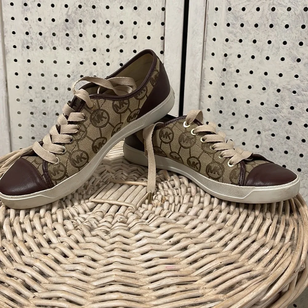 Michael Kors SALE! - Picture 12 of 12